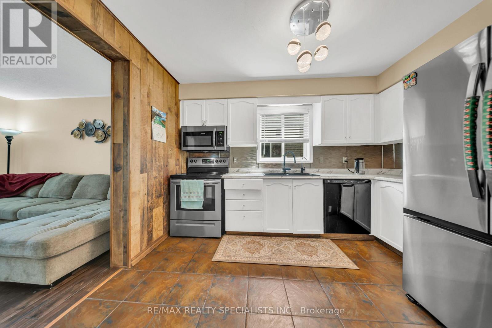 17 Buckthorn Crescent W, Guelph, Ontario  N1E 7C3 - Photo 12 - X13670336