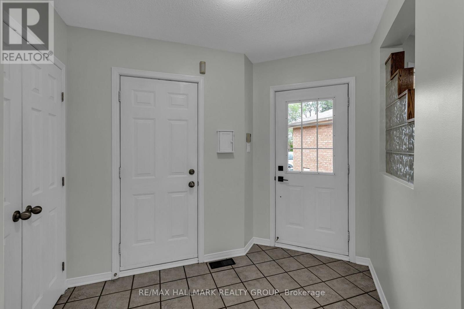 146 College Circle, Ottawa, Ontario K1K 4S1 - Photo 3 - X13670294