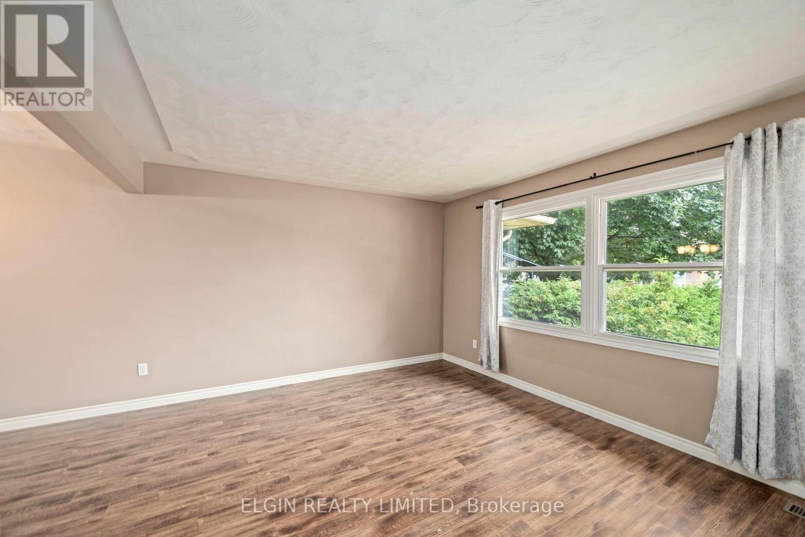 27 Vanier Place, St. Thomas, Ontario  N5R 5L2 - Photo 5 - X13672224