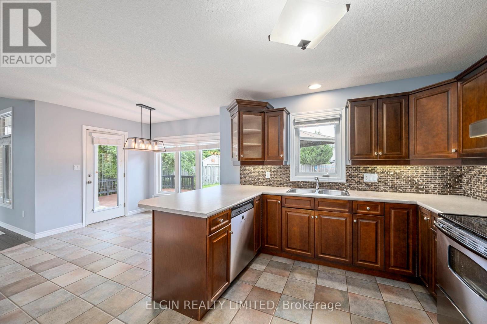 11 Kensington Court, St. Thomas, Ontario  N5R 0A3 - Photo 9 - X13672304
