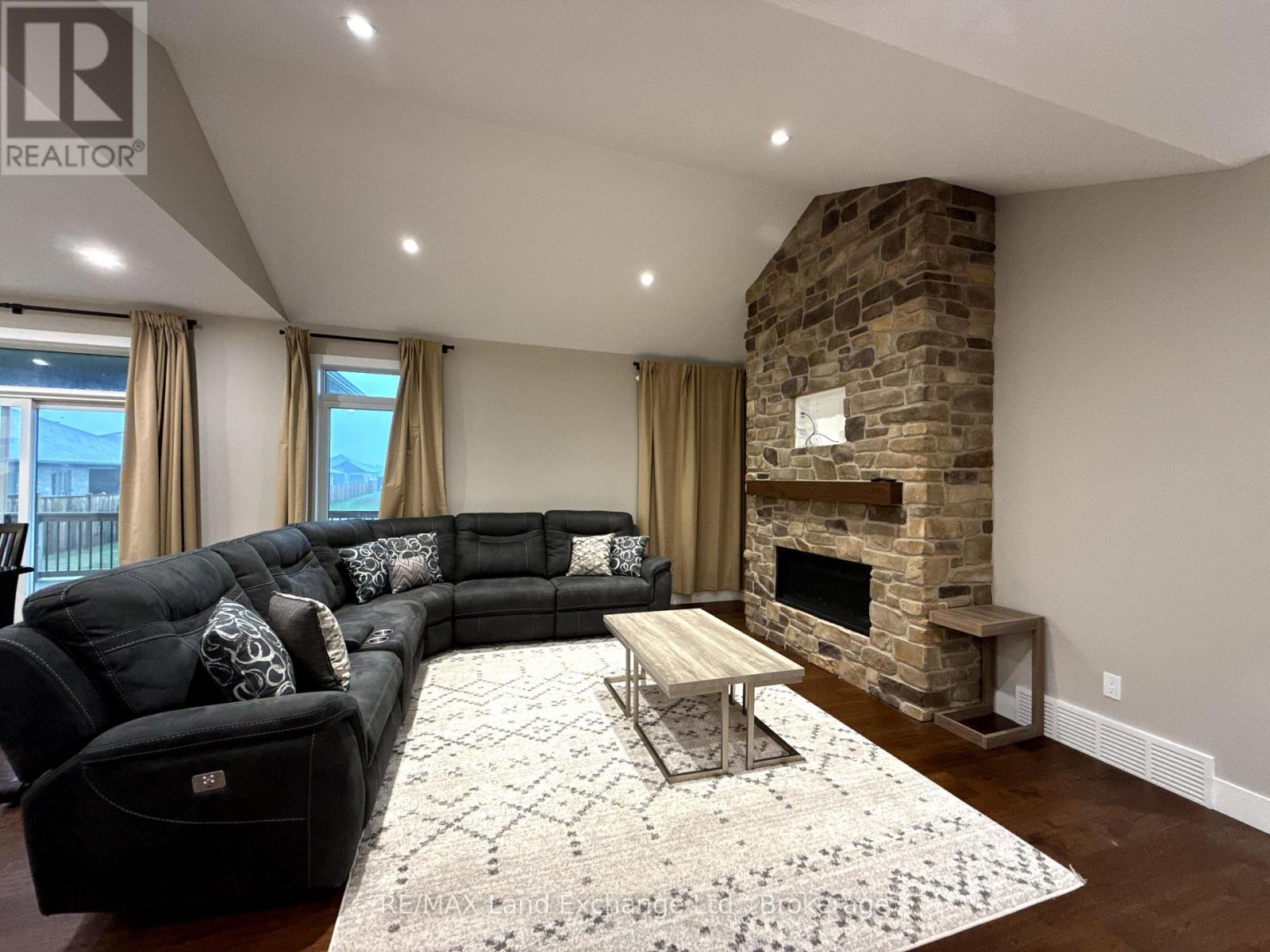 23 Mctavish Crescent, Huron-Kinloss, Ontario  N0G 2R0 - Photo 11 - X13672412