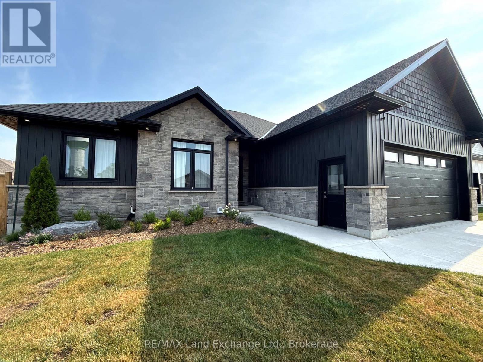 23 Mctavish Crescent, Huron-Kinloss, Ontario  N0G 2R0 - Photo 2 - X13672412