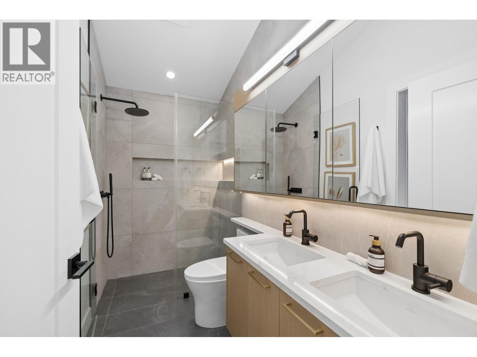 588 E 10th Avenue, Vancouver, British Columbia V5T 2A4 - Photo 32 - R3155499