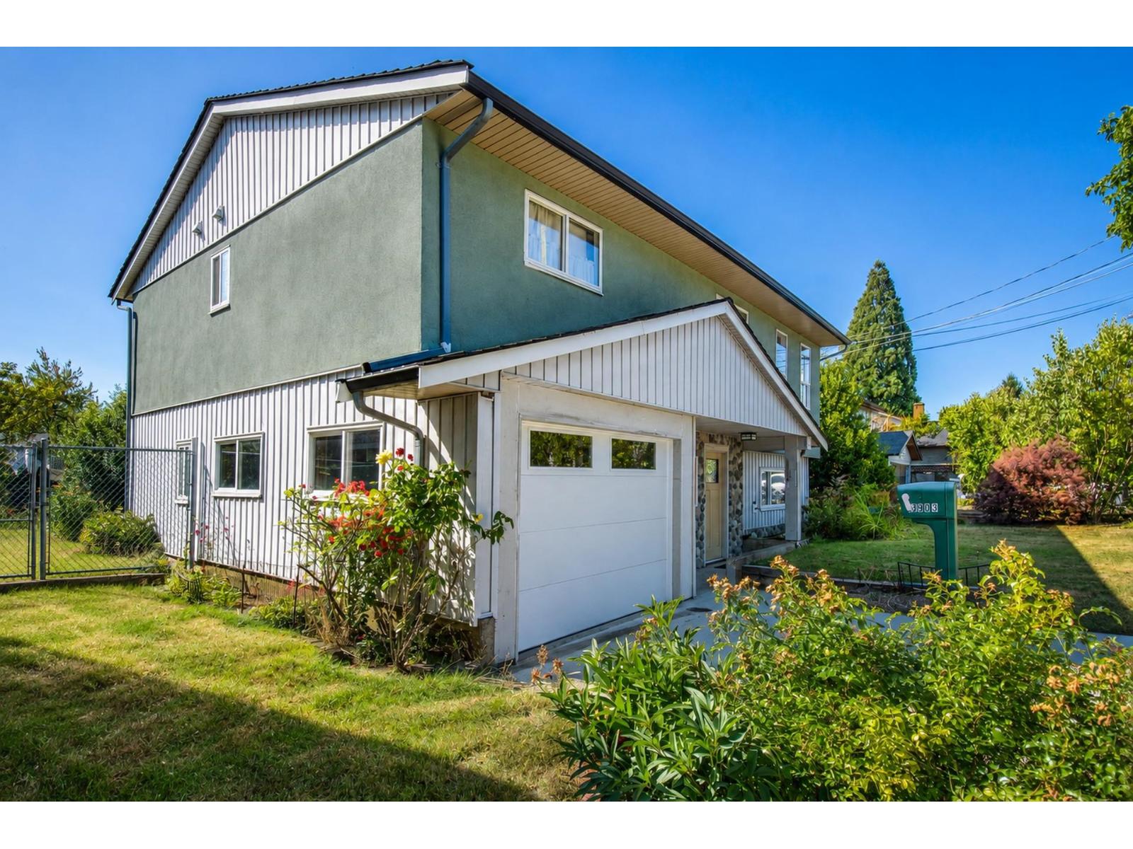 5903 184 Street, Surrey, British Columbia  V3S 4N2 - Photo 3 - R3155009