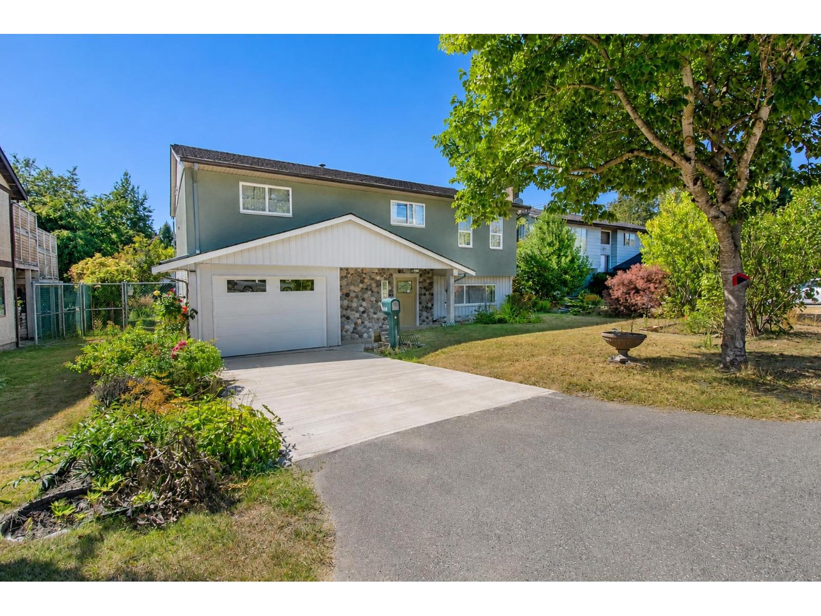 5903 184 Street, Surrey, British Columbia  V3S 4N2 - Photo 2 - R3155009
