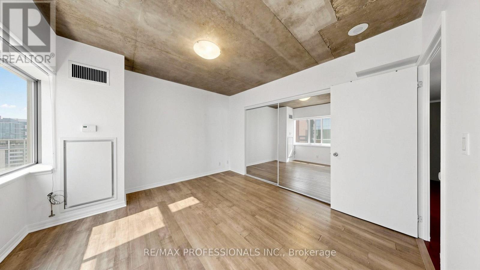 2008 - 22 Wellesley Street E, Toronto, Ontario  M4Y 1G3 - Photo 23 - C13672274