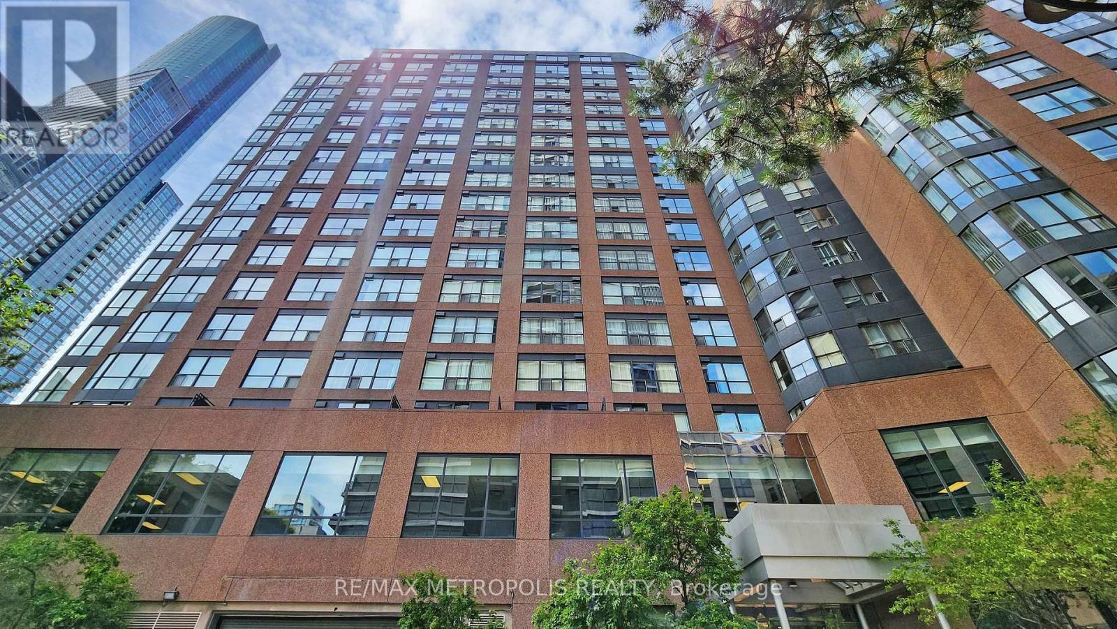 904 - 7 CARLTON STREET, Toronto, Ontario