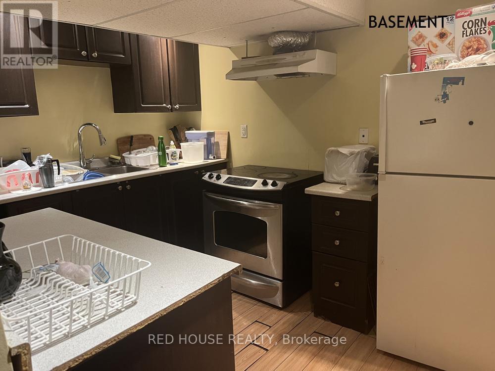 1533 O'connor Drive, Toronto, Ontario M4B 2V7 - Photo 13 - E12852460