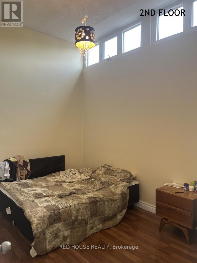 1533 O'connor Drive, Toronto, Ontario M4B 2V7 - Photo 9 - E12852460
