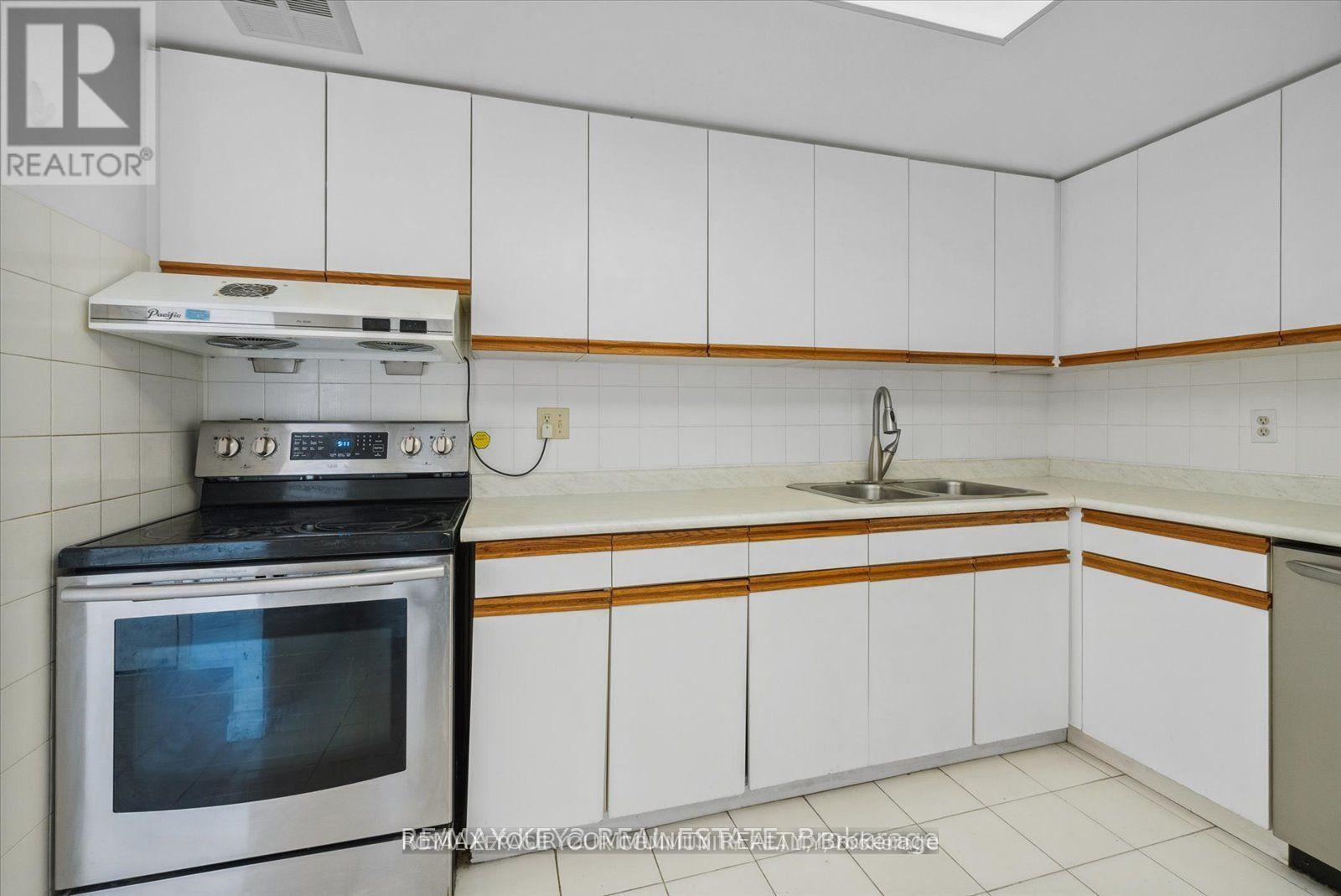 511 - 225 Bamburgh Circle, Toronto, Ontario  M1W 3X9 - Photo 5 - E13672356