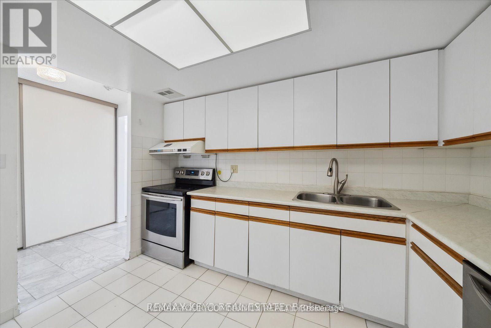 511 - 225 Bamburgh Circle, Toronto, Ontario  M1W 3X9 - Photo 6 - E13672356