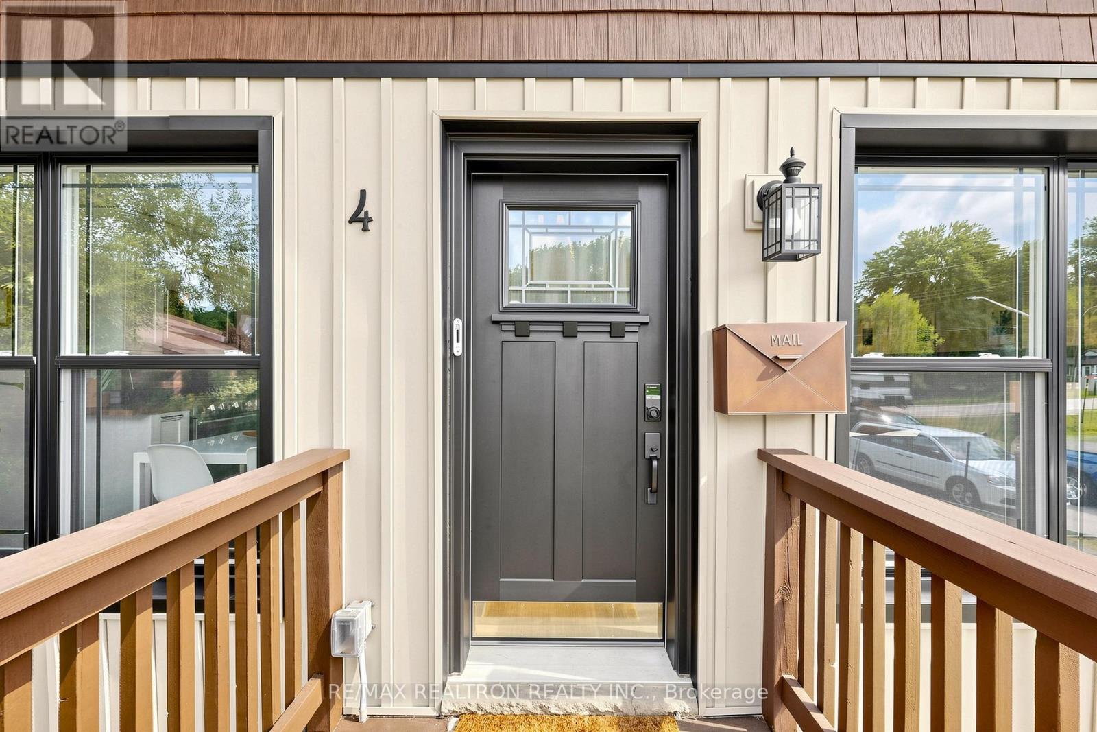 4 Waterbend Drive, Georgina, Ontario  L4P 2S2 - Photo 3 - N13665890