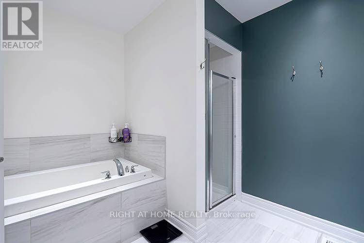 87 Carondale Square, East Gwillimbury, Ontario  L9N 0X7 - Photo 13 - N13672178