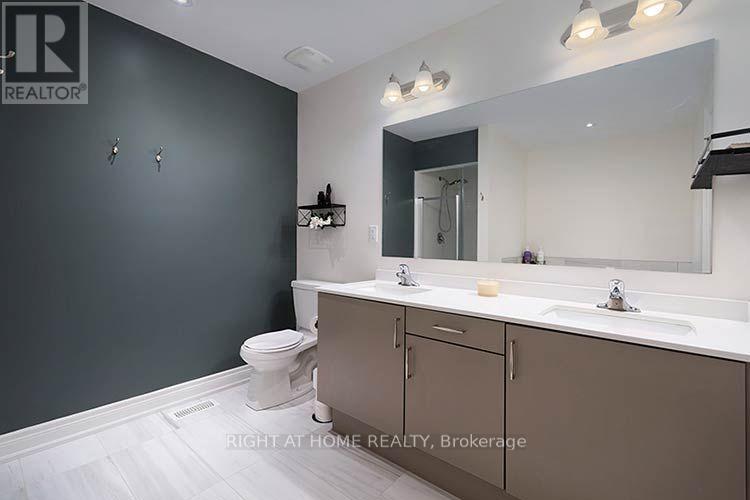 87 Carondale Square, East Gwillimbury, Ontario  L9N 0X7 - Photo 14 - N13672178