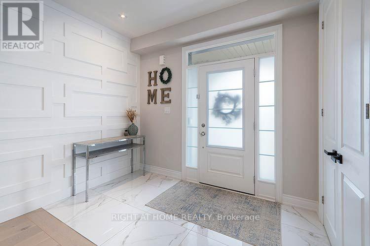 87 Carondale Square, East Gwillimbury, Ontario  L9N 0X7 - Photo 3 - N13672178