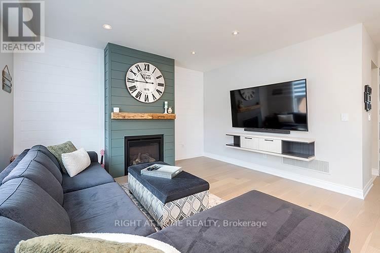 87 Carondale Square, East Gwillimbury, Ontario  L9N 0X7 - Photo 6 - N13672178