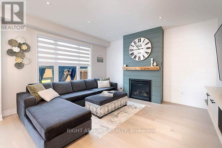 87 Carondale Square, East Gwillimbury, Ontario  L9N 0X7 - Photo 7 - N13672178