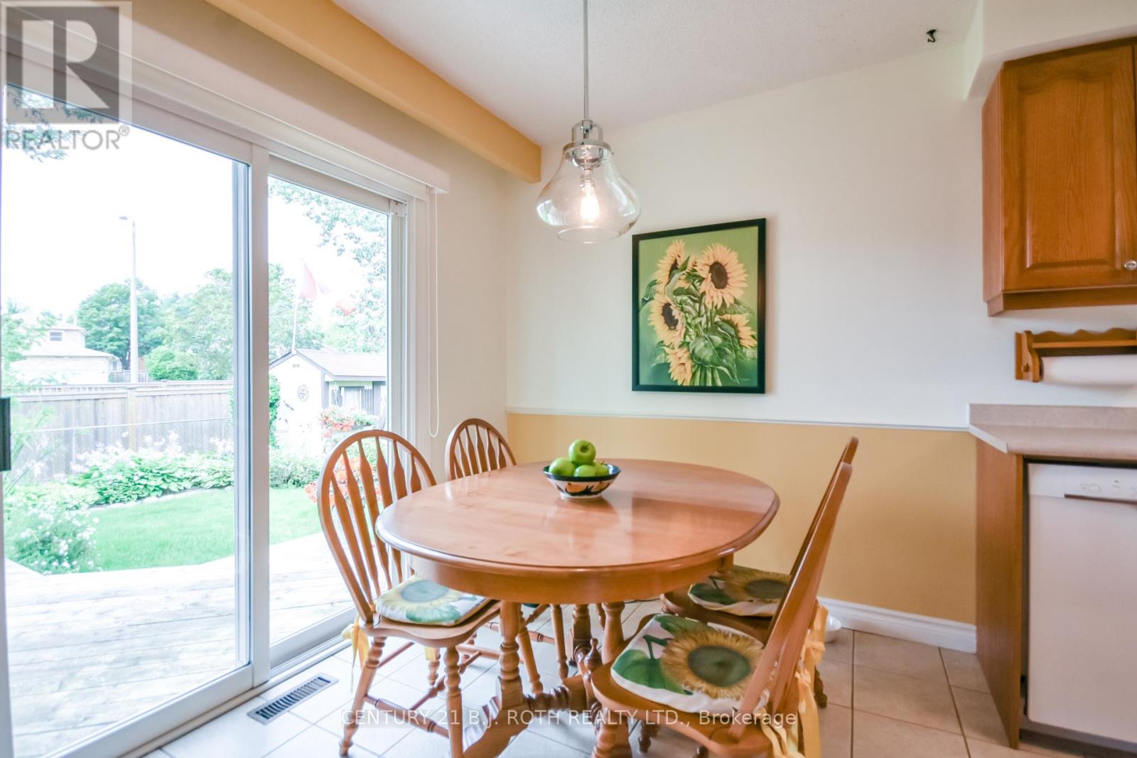 53 Mowat Crescent, Barrie, Ontario  L4N 5B4 - Photo 9 - S13672222