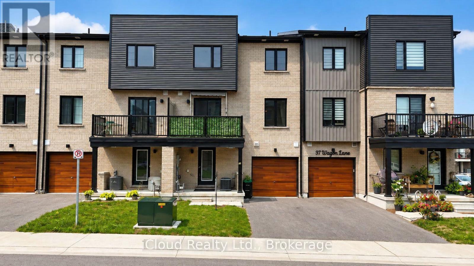 35 WAGON LANE, Barrie, Ontario