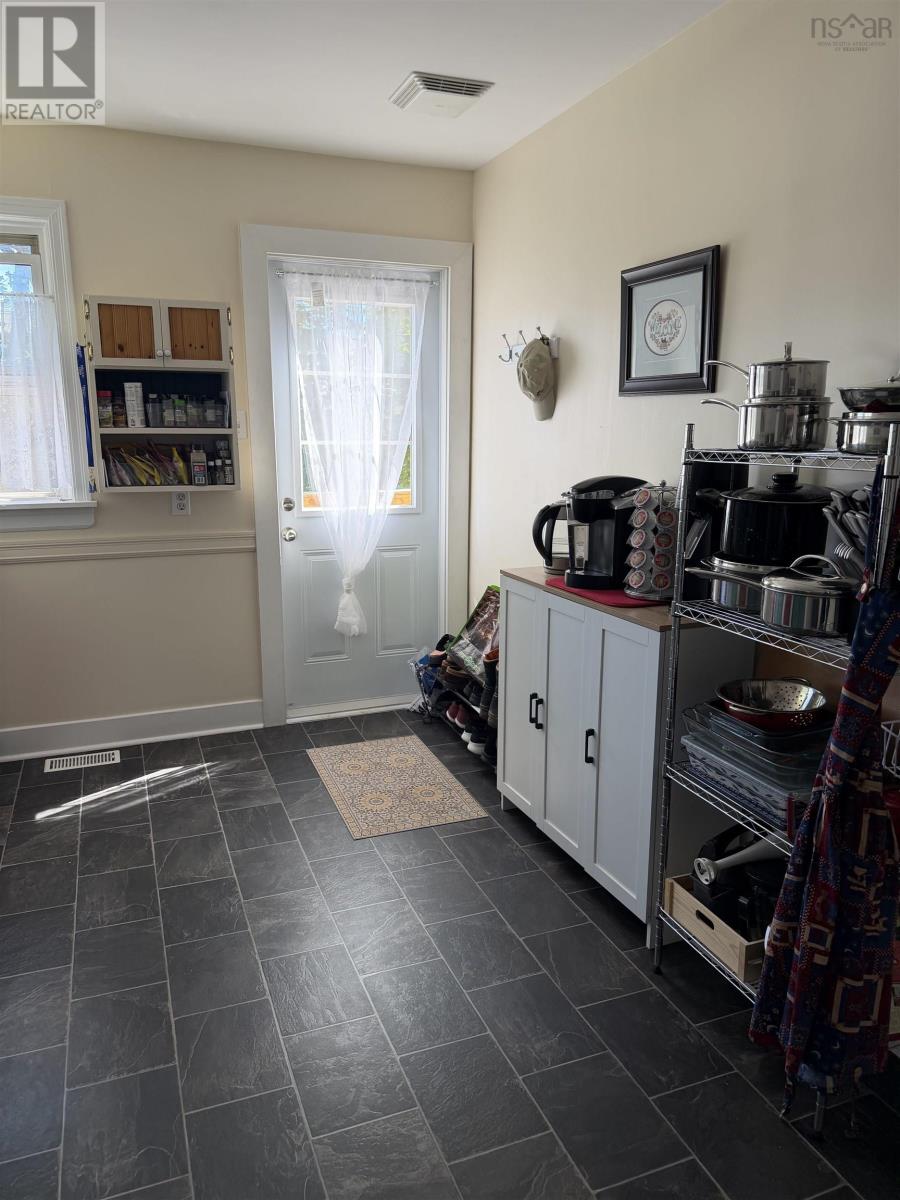 15 Coady Avenue     B2g 1t9, Antigonish, Nova Scotia  B2G 1T9 - Photo 4 - 202619863