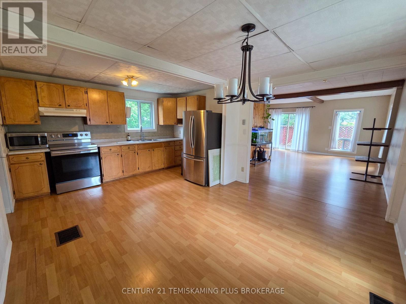 51 Third Avenue, Kirkland Lake, Ontario  P0K 1L0 - Photo 5 - T13670310