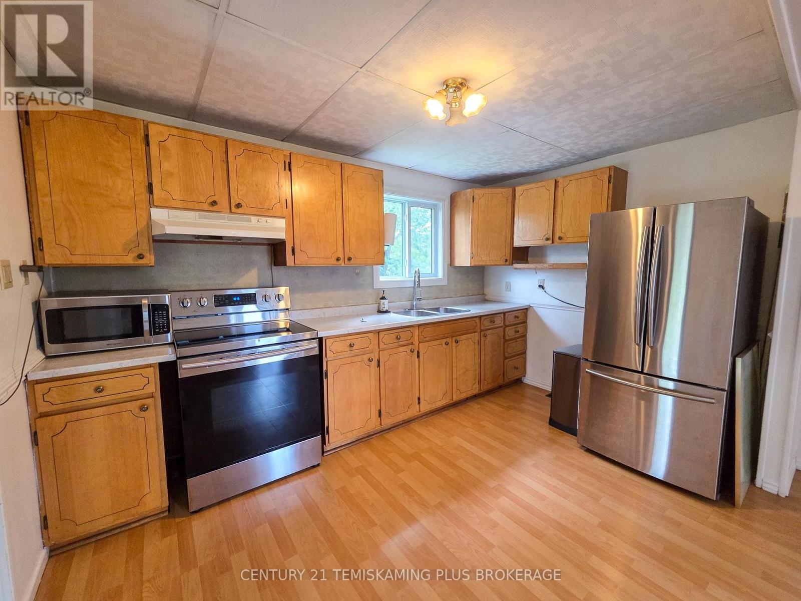 51 Third Avenue, Kirkland Lake, Ontario  P0K 1L0 - Photo 3 - T13670310