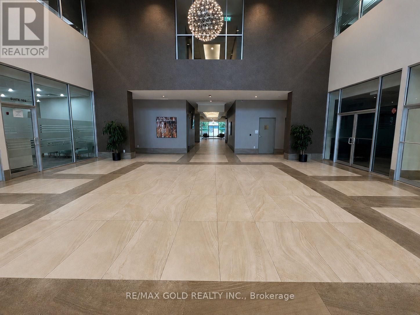 612 - 218 Export Boulevard, Mississauga, Ontario  L5S 0A7 - Photo 2 - W13672188