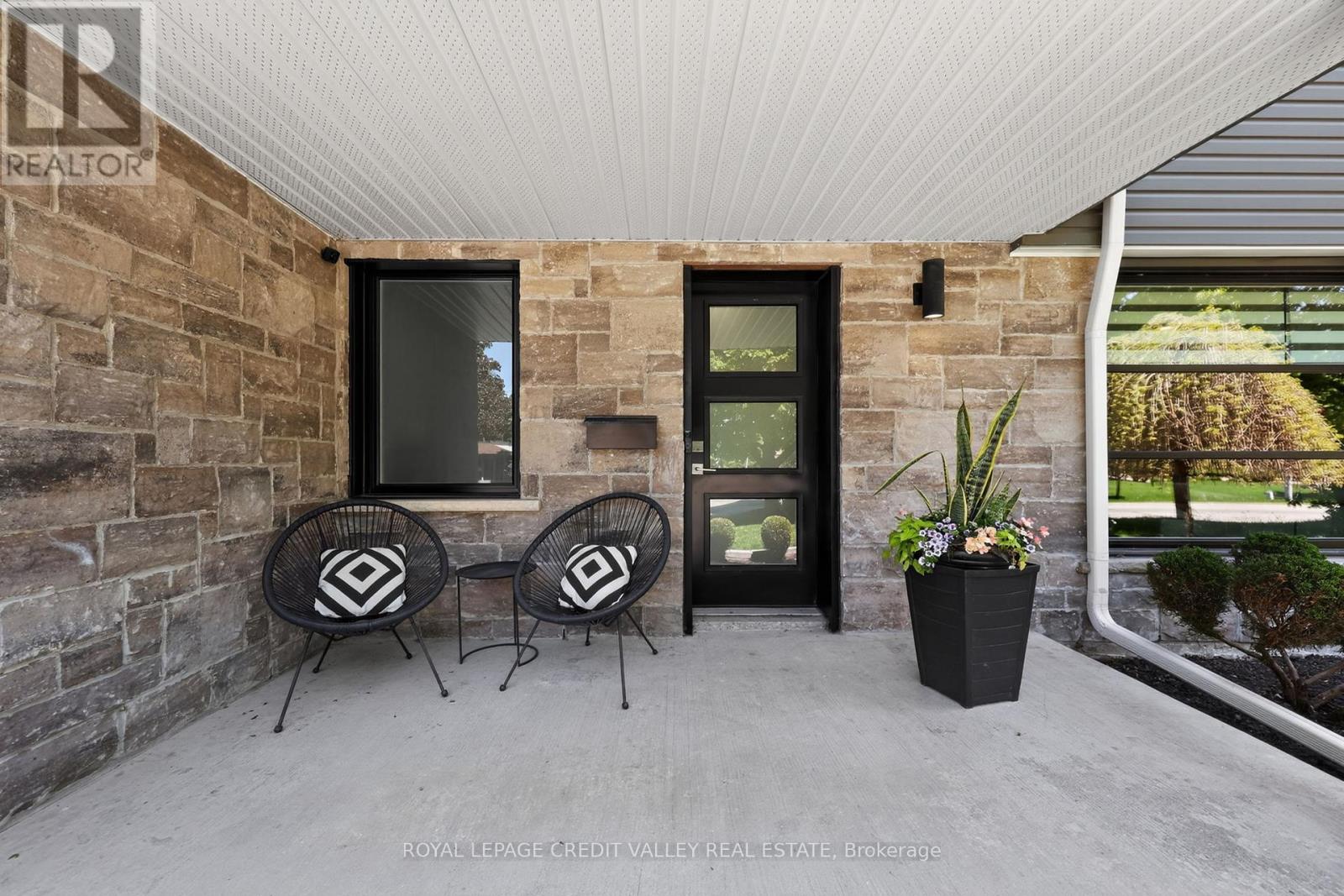 185 Bartley Bull Parkway, Brampton, Ontario  L6W 2K1 - Photo 4 - W13672240