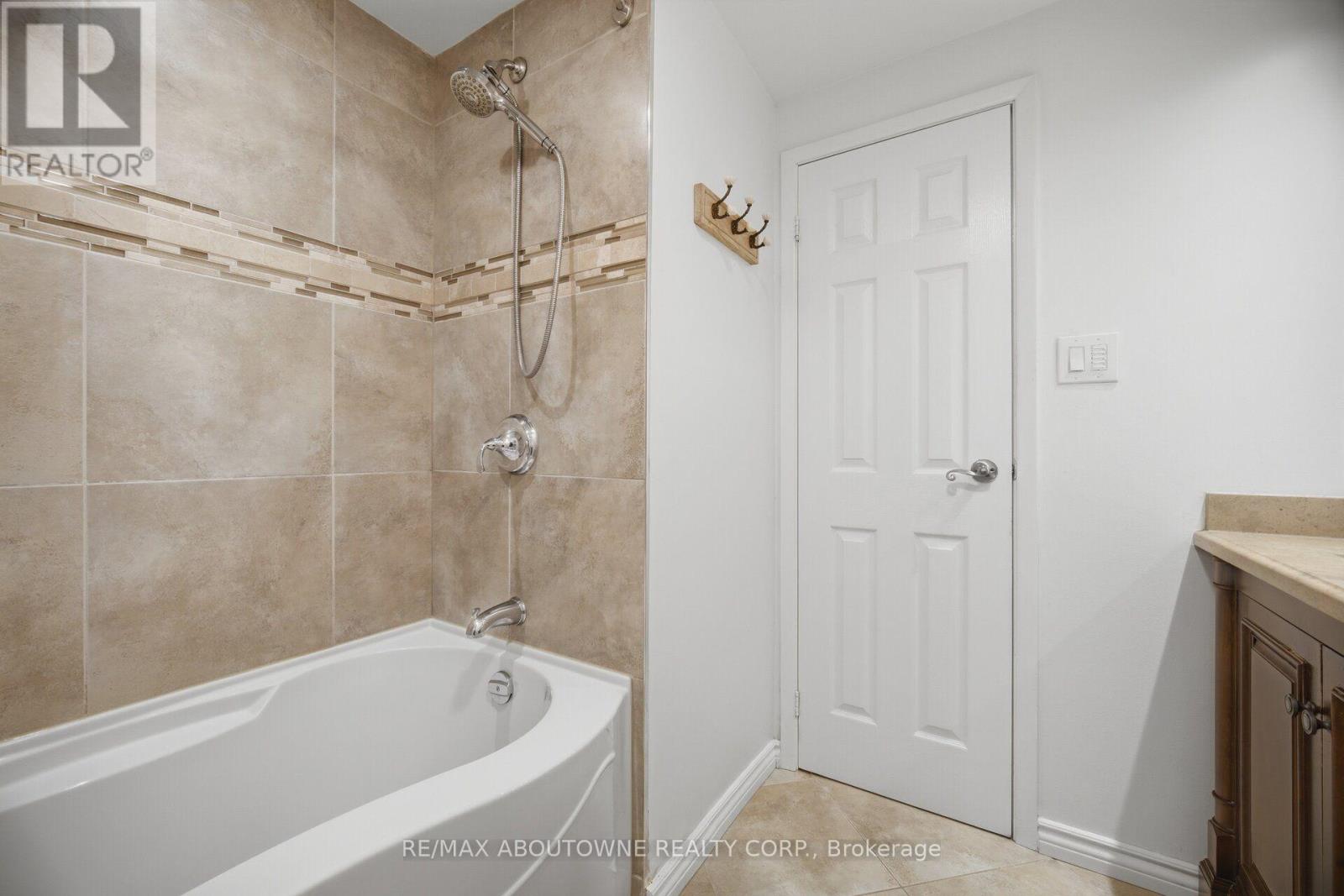 6298 Starfield Crescent, Mississauga, Ontario  L5N 1X4 - Photo 23 - W13672318
