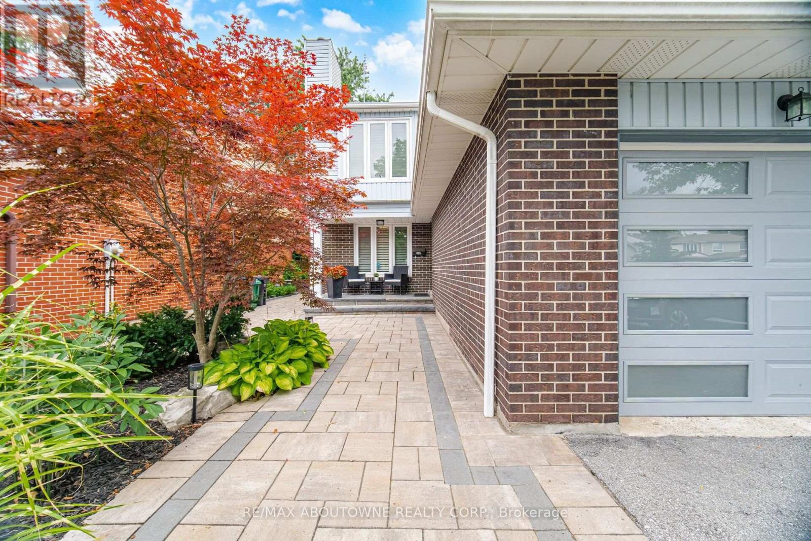 6298 Starfield Crescent, Mississauga, Ontario  L5N 1X4 - Photo 3 - W13672318