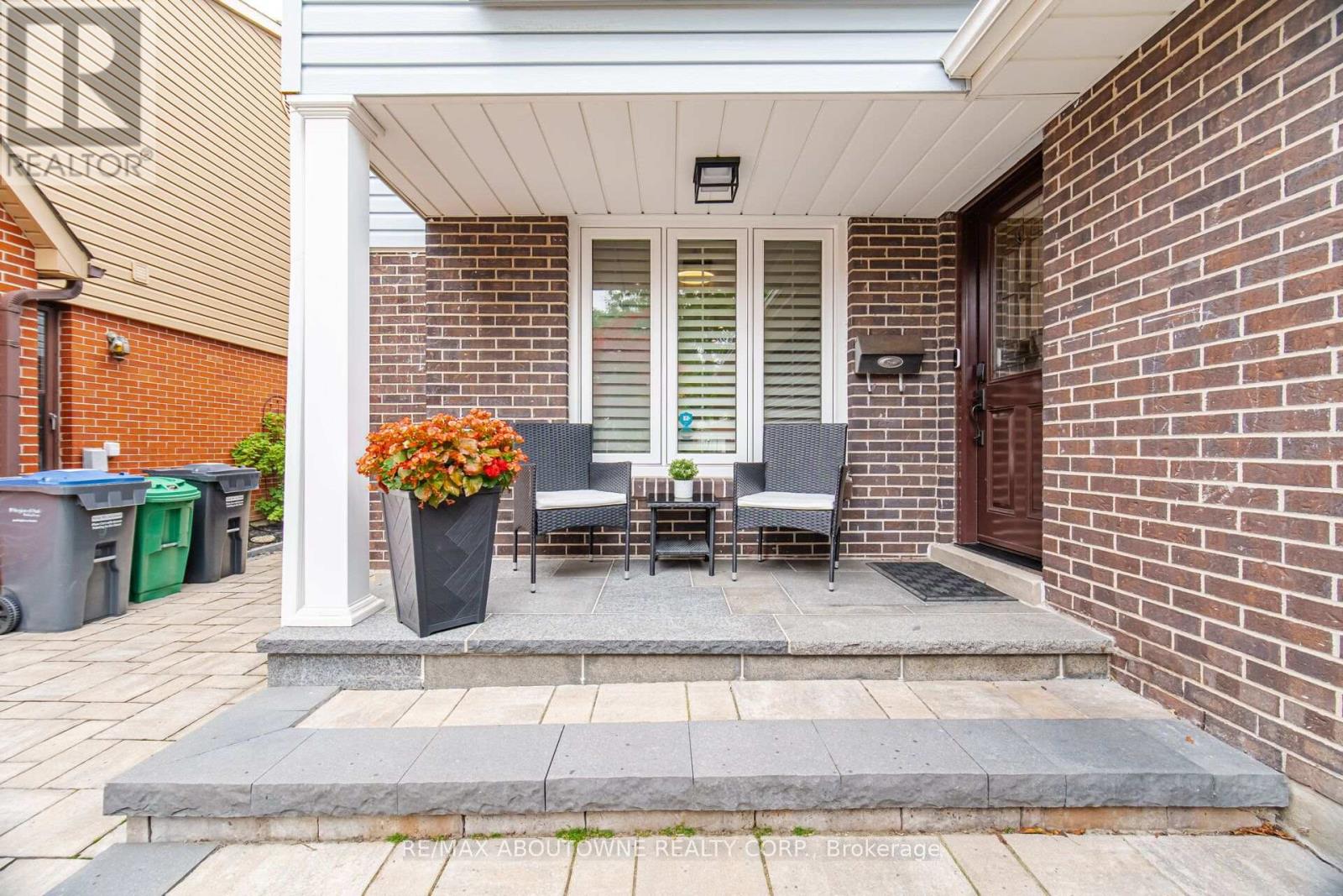 6298 Starfield Crescent, Mississauga, Ontario  L5N 1X4 - Photo 4 - W13672318