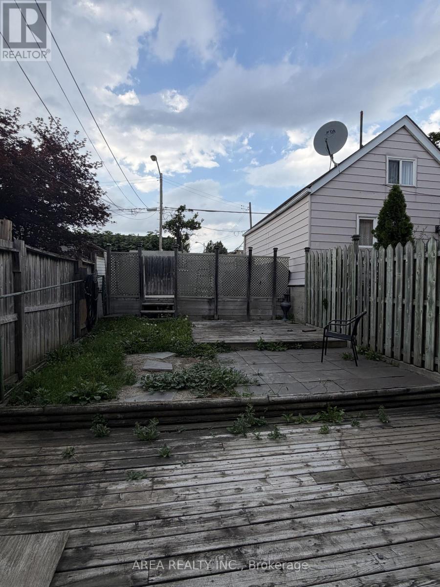 48 Corby Avenue, Toronto, Ontario  M6E 1V3 - Photo 15 - W13672404