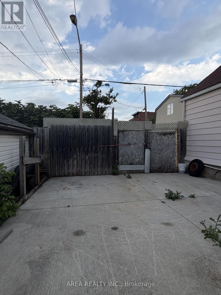 48 Corby Avenue, Toronto, Ontario  M6E 1V3 - Photo 17 - W13672404