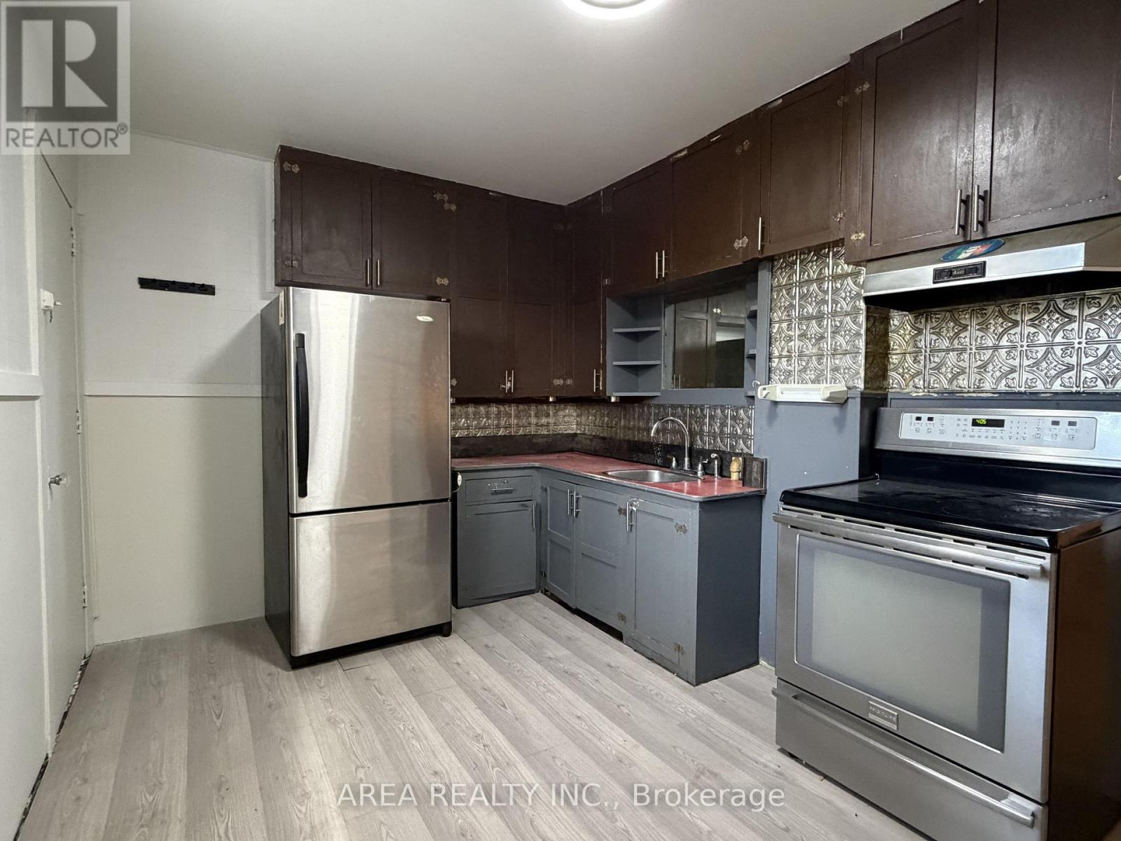 48 Corby Avenue, Toronto, Ontario  M6E 1V3 - Photo 7 - W13672404