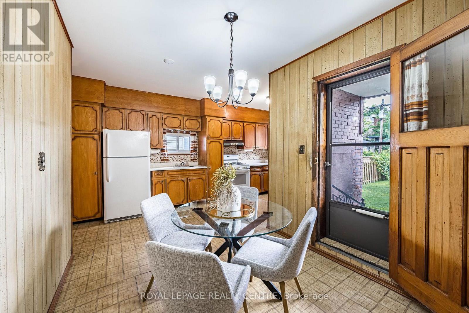 115 Priscilla Avenue, Toronto, Ontario  M6S 3W4 - Photo 12 - W13672420