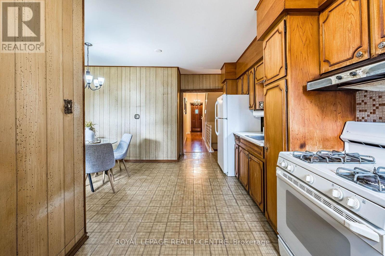 115 Priscilla Avenue, Toronto, Ontario  M6S 3W4 - Photo 14 - W13672420