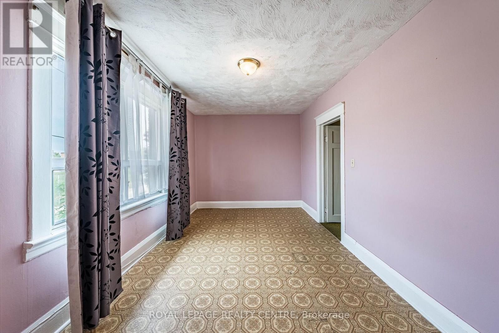 115 Priscilla Avenue, Toronto, Ontario  M6S 3W4 - Photo 18 - W13672420