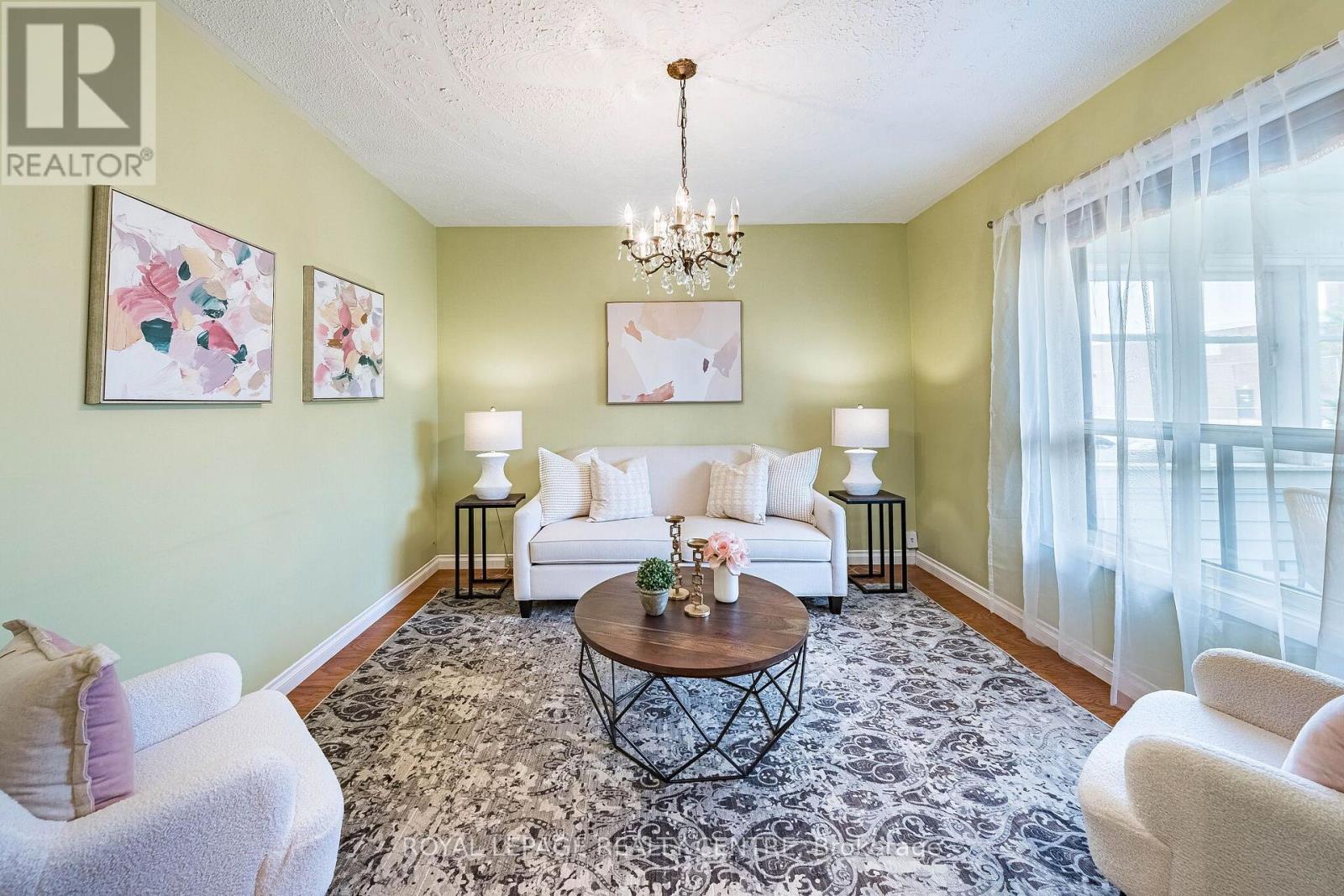 115 Priscilla Avenue, Toronto, Ontario  M6S 3W4 - Photo 6 - W13672420