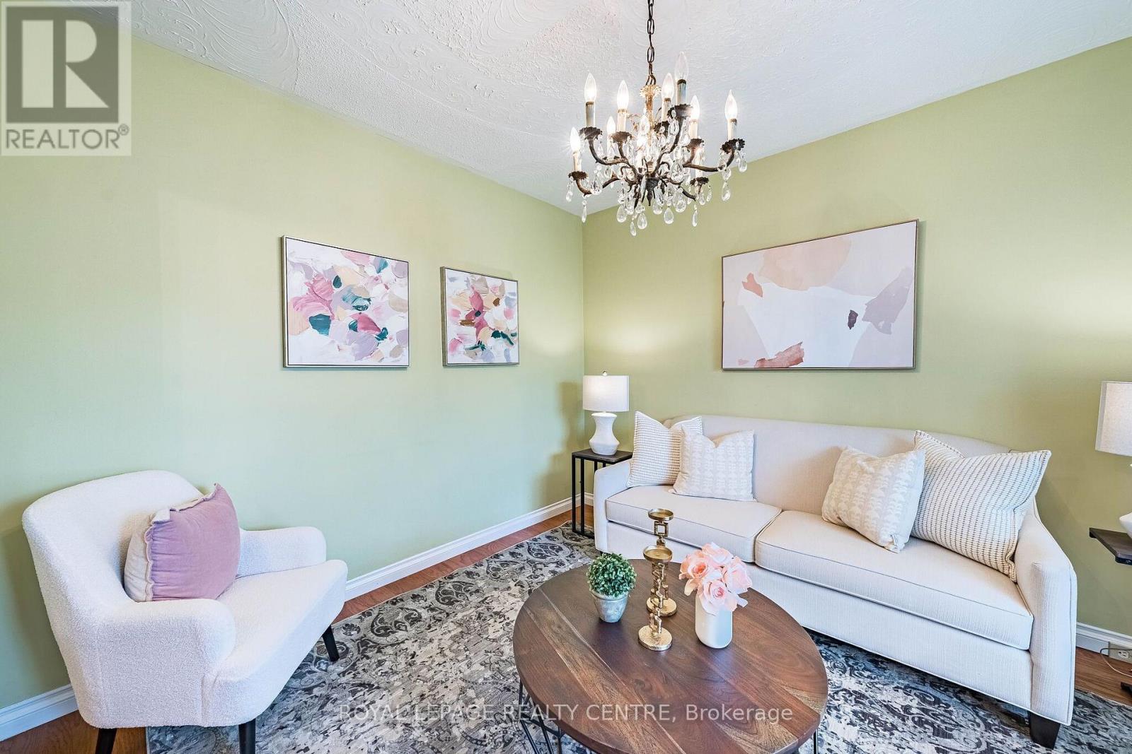 115 Priscilla Avenue, Toronto, Ontario  M6S 3W4 - Photo 8 - W13672420