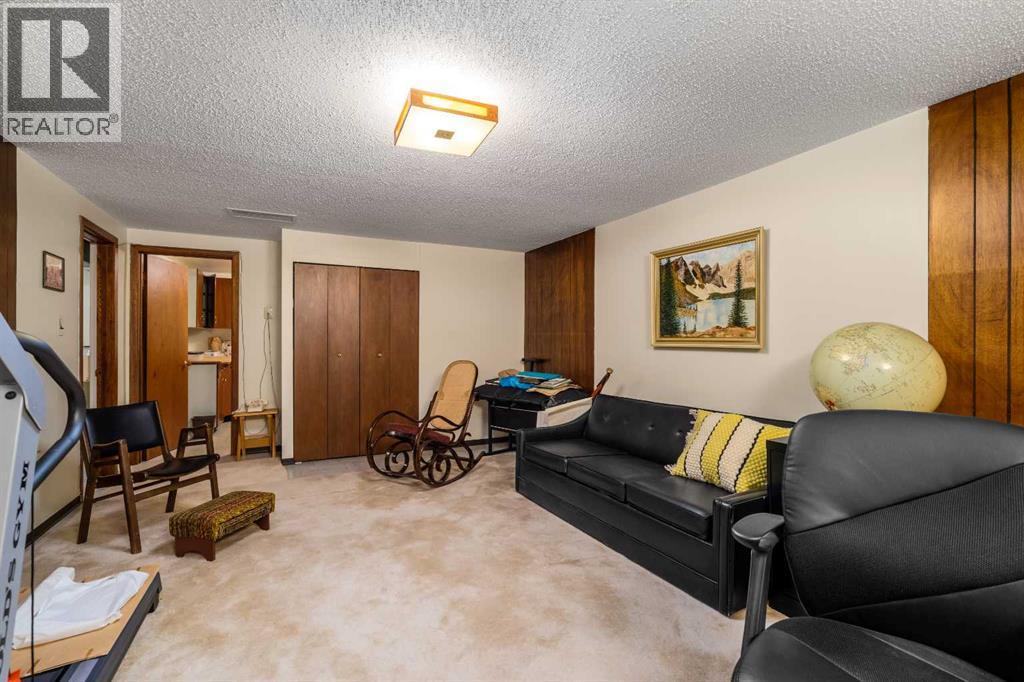 40 Thornlee Crescent NW, Calgary, Alberta  T2K 2W3 - Photo 26 - A2332972