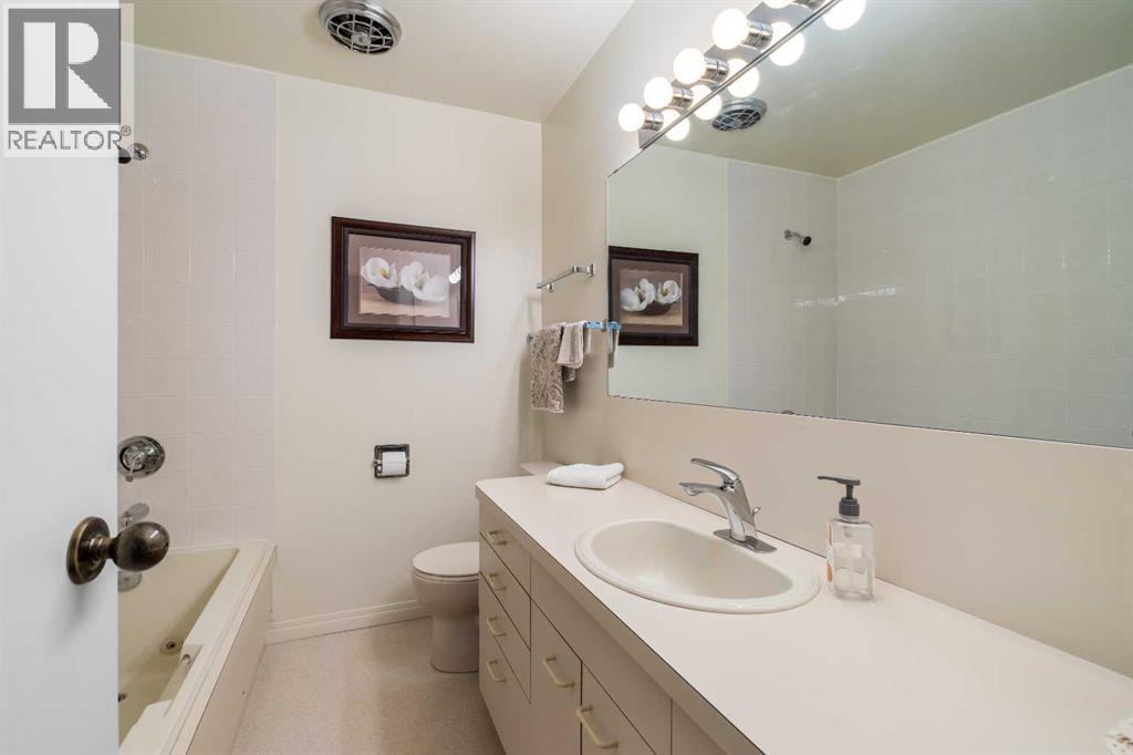 40 Thornlee Crescent NW, Calgary, Alberta  T2K 2W3 - Photo 19 - A2332972