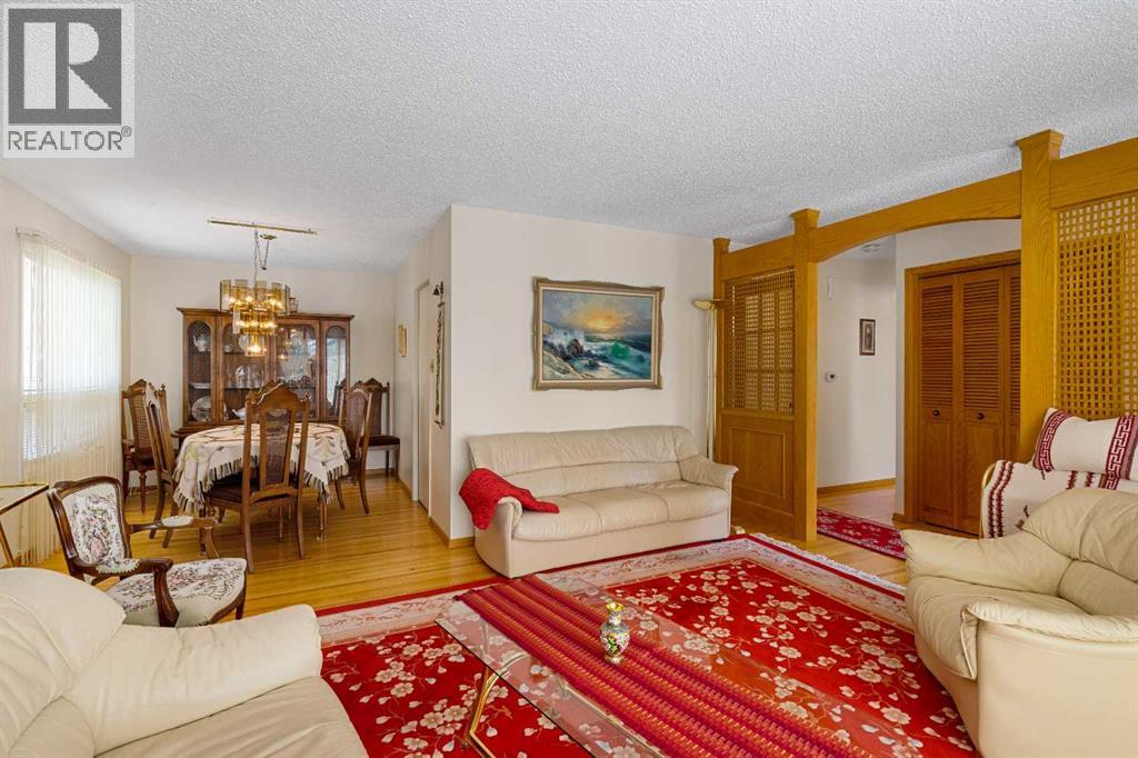 40 Thornlee Crescent NW, Calgary, Alberta  T2K 2W3 - Photo 5 - A2332972