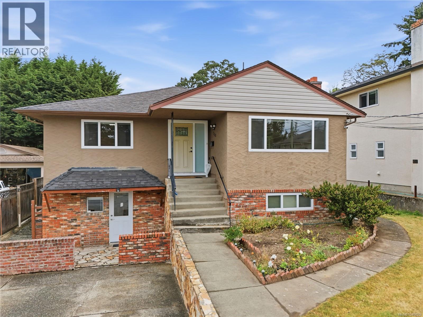 560 Mountfield St, Saanich, British Columbia  V8X 1Y8 - Photo 2 - 1046820