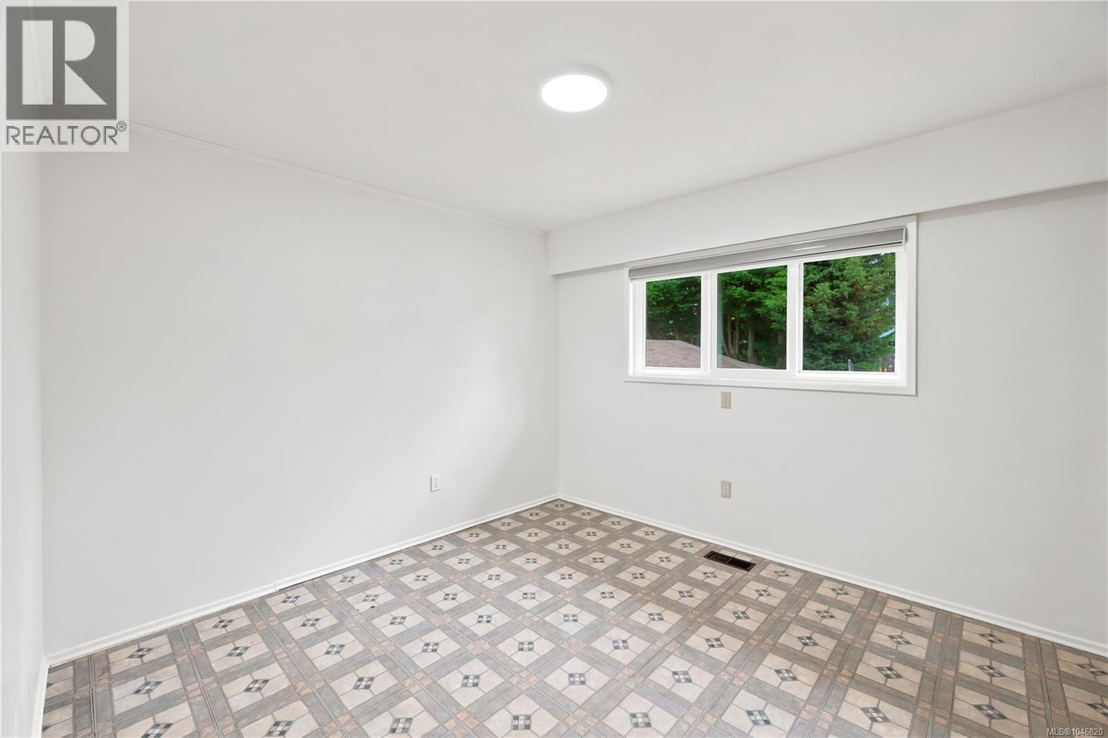 560 Mountfield St, Saanich, British Columbia  V8X 1Y8 - Photo 27 - 1046820