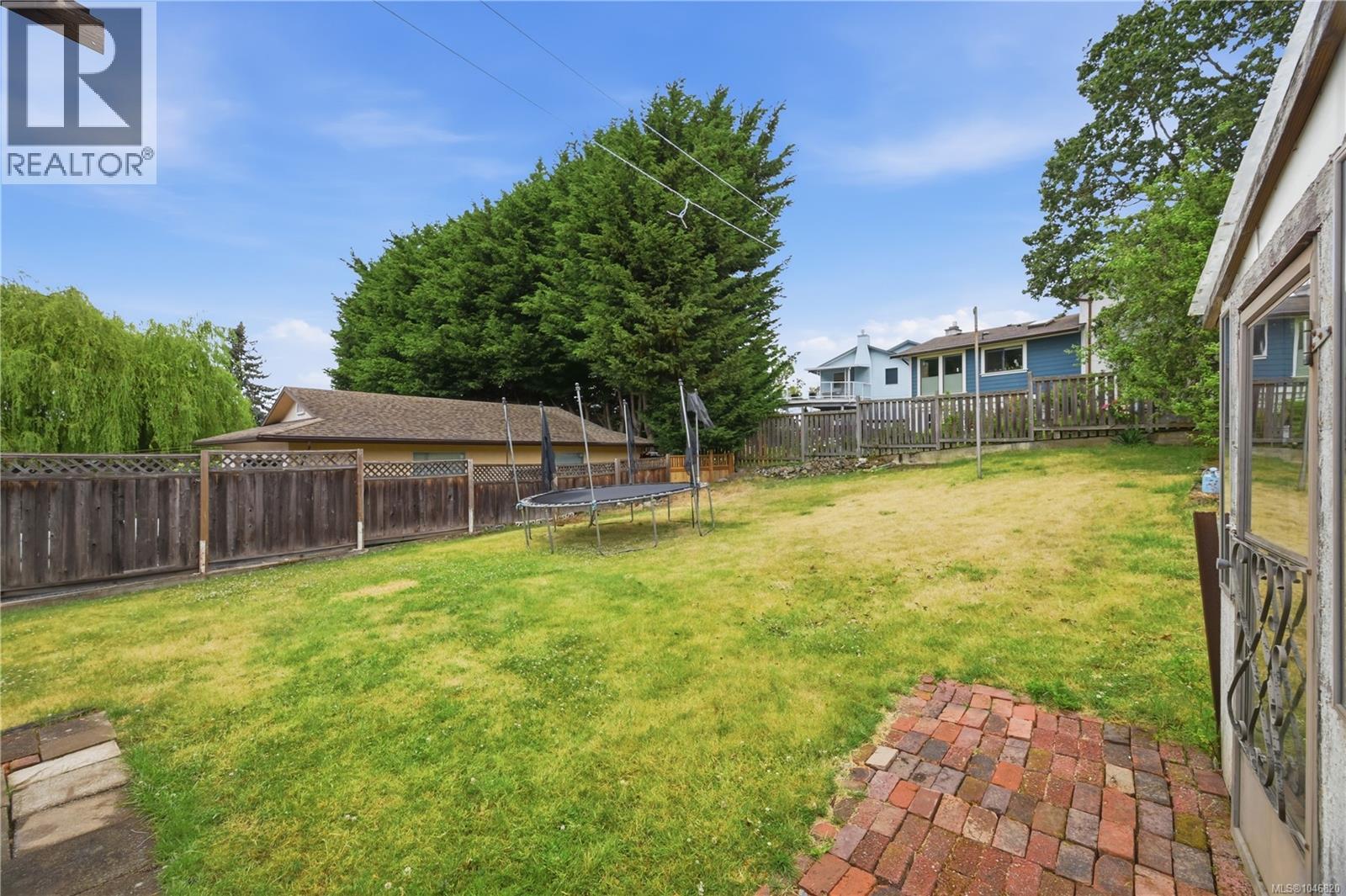 560 Mountfield St, Saanich, British Columbia  V8X 1Y8 - Photo 35 - 1046820