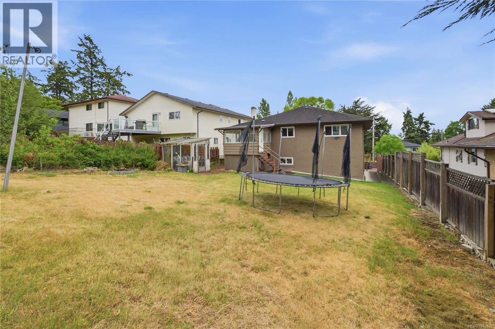 560 Mountfield St, Saanich, British Columbia  V8X 1Y8 - Photo 36 - 1046820