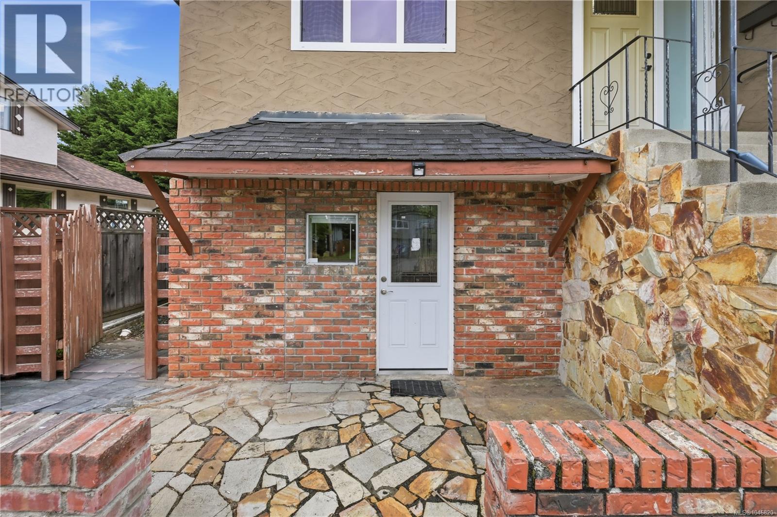 560 Mountfield St, Saanich, British Columbia  V8X 1Y8 - Photo 39 - 1046820