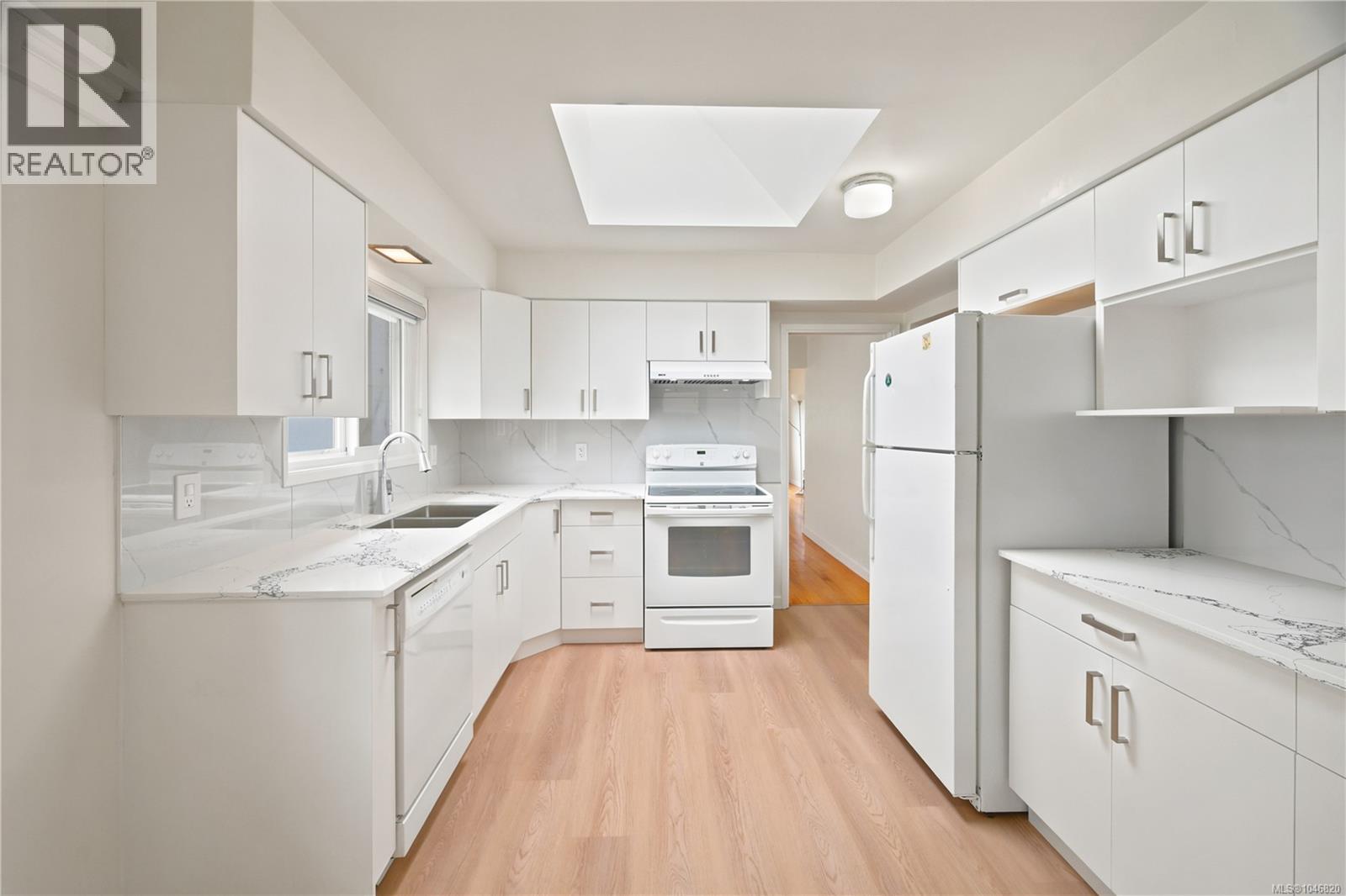 560 Mountfield St, Saanich, British Columbia  V8X 1Y8 - Photo 6 - 1046820