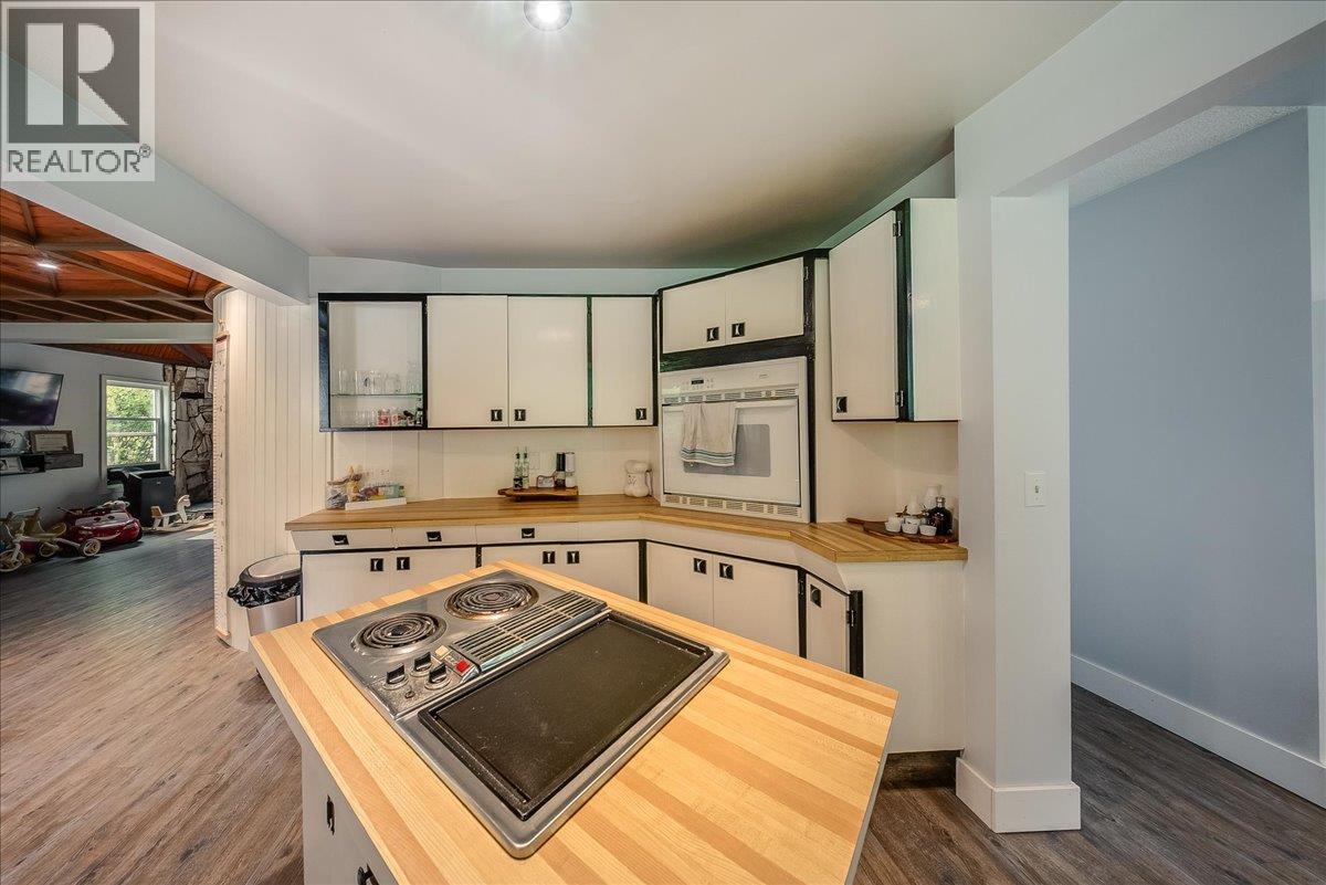 814 16th Avenue, Genelle, British Columbia  V0G 1G0 - Photo 12 - 10397568