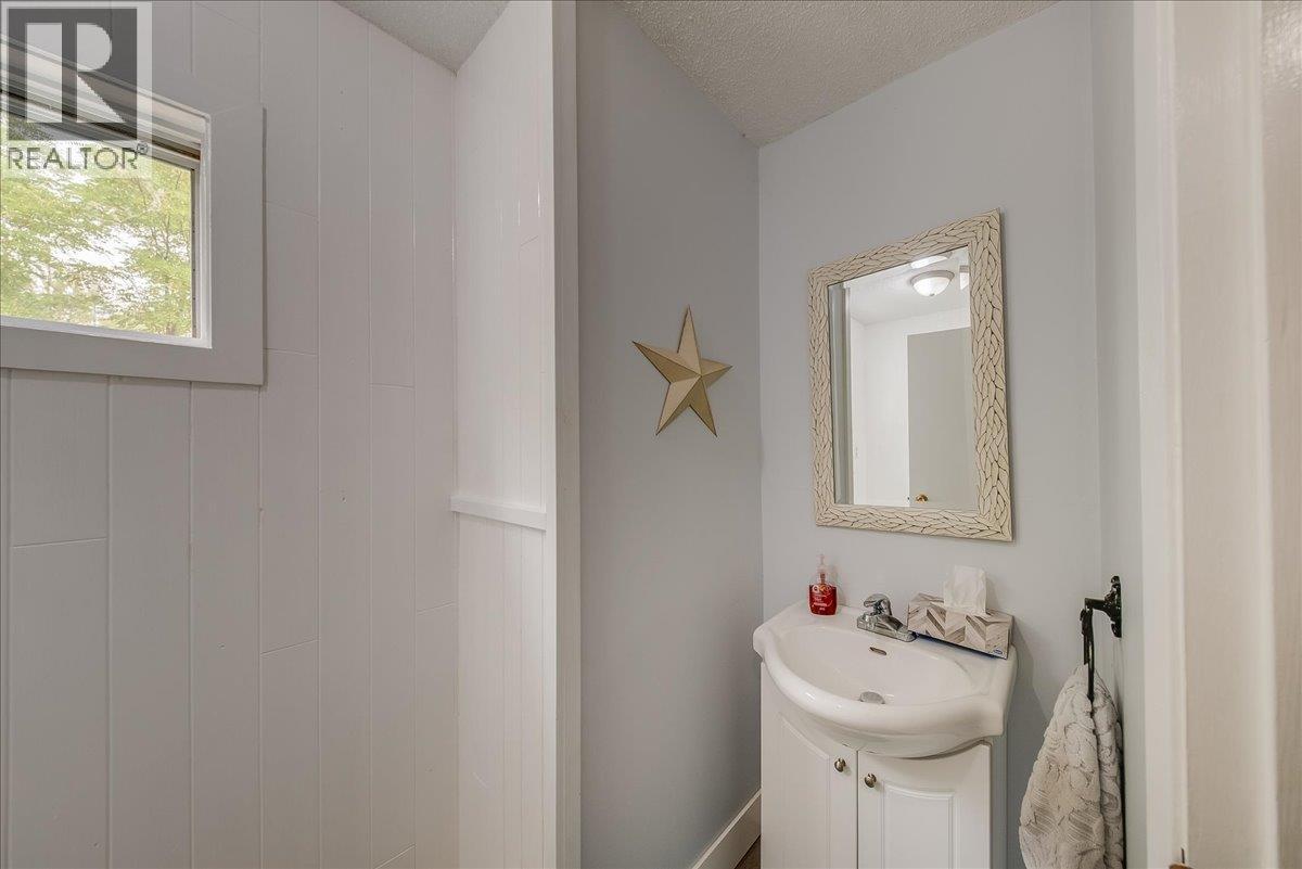 814 16th Avenue, Genelle, British Columbia  V0G 1G0 - Photo 20 - 10397568